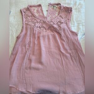 Beautiful women’s top- like new